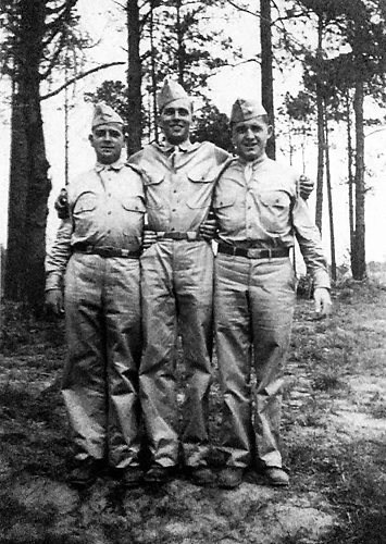 654th___Cpl_Jenning_s_right__Bach_on_left___unkn_center_2-2395
