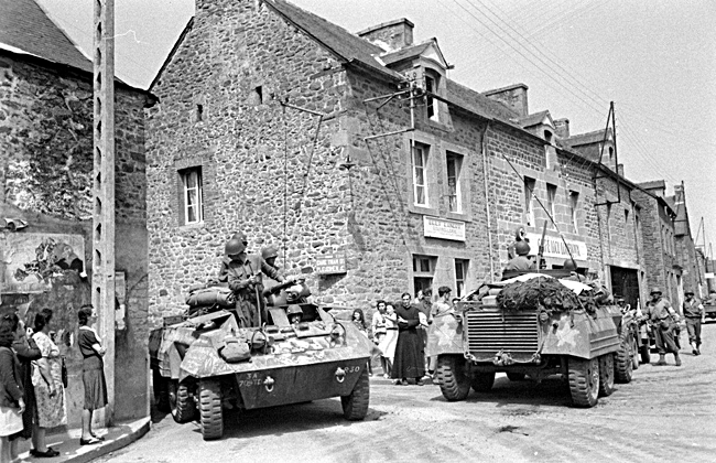 705th_Miniac_Morvan_in_Brittany_France_Aug_44_1-3475