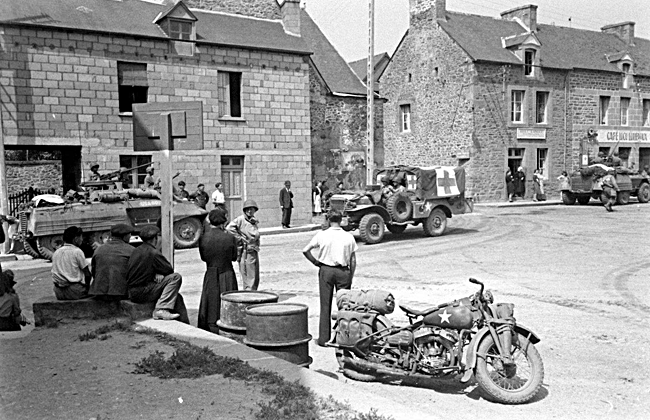 705th_Miniac_Morvan_in_Brittany_France_Aug_44_2-3476